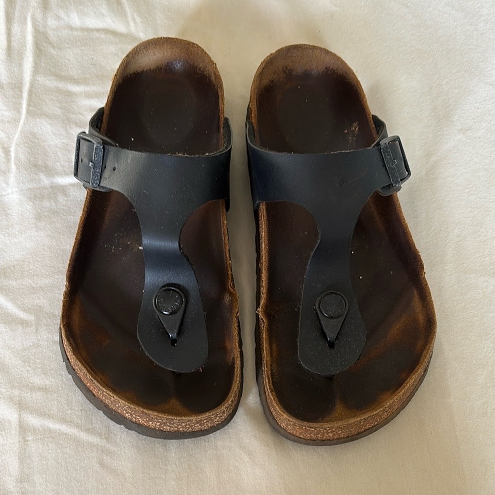 Birkenstock Gizeh sandals. Sz 35